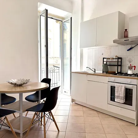 Per 5 Persone Su Scalinata Storica A 9 Minuti A Piedi Dalla Stazione E 12 Dal Centro - Vista Sui Tetti Della Citta - Zona Collinare Residenziale