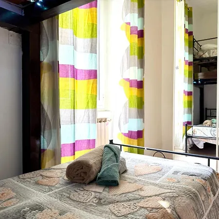 Per 5 Persone Su Scalinata Storica A 9 Minuti A Piedi Dalla Stazione E 12 Dal Centro - Vista Sui Tetti Della Citta - Zona Collinare Residenziale شقة لا سبيتسْيا