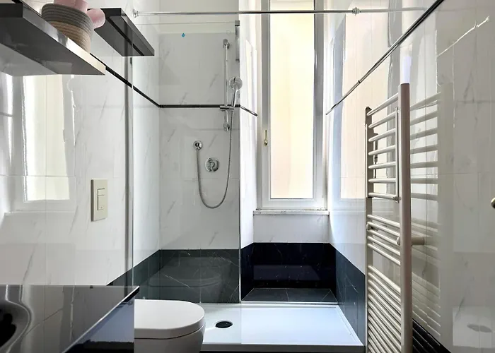Apartamento Per 5 Persone Su Scalinata Storica A 9 Minuti A Piedi Dalla Stazione E 12 Dal Centro - Vista Sui Tetti Della - Zona Collinare Residenziale La Spezia