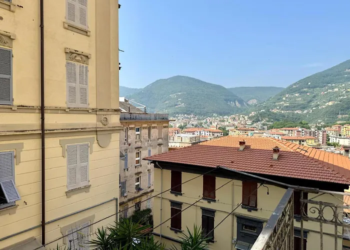 Per 5 Persone Su Scalinata Storica A 9 Minuti A Piedi Dalla Stazione E 12 Dal Centro - Vista Sui Tetti Della - Zona Collinare Residenziale