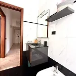Per 5 Persone Su Scalinata Storica A 9 Minuti A Piedi Dalla Stazione E 12 Dal Centro - Vista Sui Tetti Della Citta - Zona Collinare Residenziale * Специя