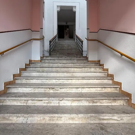 Per 5 Persone Su Scalinata Storica A 9 Minuti A Piedi Dalla Stazione E 12 Dal Centro - Vista Sui Tetti Della Citta - Zona Collinare Residenziale La Spezia