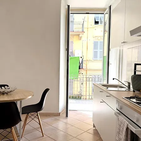 Per 5 Persone Su Scalinata Storica A 9 Minuti A Piedi Dalla Stazione E 12 Dal Centro - Vista Sui Tetti Della Citta - Zona Collinare Residenziale * 라스페치아