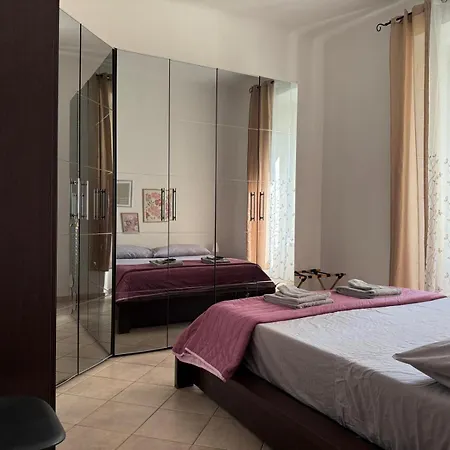 Per 5 Persone Su Scalinata Storica A 9 Minuti A Piedi Dalla Stazione E 12 Dal Centro - Vista Sui Tetti Della - Zona Collinare Residenziale