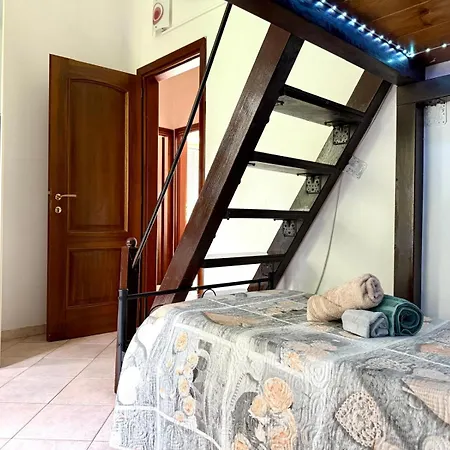 Per 5 Persone Su Scalinata Storica A 9 Minuti A Piedi Dalla Stazione E 12 Dal Centro - Vista Sui Tetti Della Citta - Zona Collinare Residenziale شقة لا سبيتسْيا