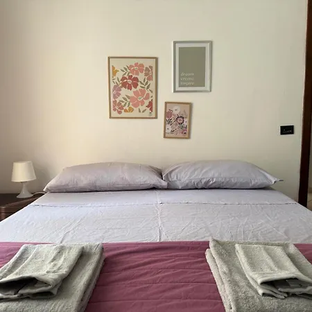 Apartamento Per 5 Persone Su Scalinata Storica A 9 Minuti A Piedi Dalla Stazione E 12 Dal Centro - Vista Sui Tetti Della Citta - Zona Collinare Residenziale *