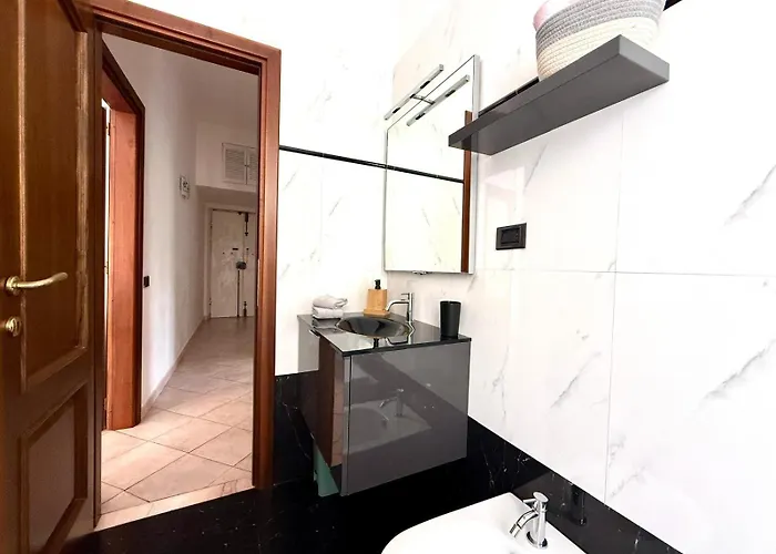 Per 5 Persone Su Scalinata Storica A 9 Minuti A Piedi Dalla Stazione E 12 Dal Centro - Vista Sui Tetti Della Citta - Zona Collinare Residenziale * لا سبيتسْيا