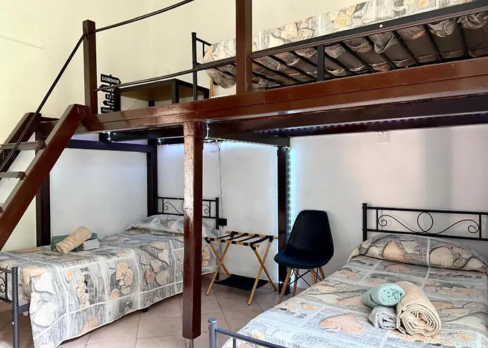 Per 5 Persone Su Scalinata Storica A 9 Minuti A Piedi Dalla Stazione E 12 Dal Centro - Vista Sui Tetti Della Citta - Zona Collinare Residenziale Apartamento