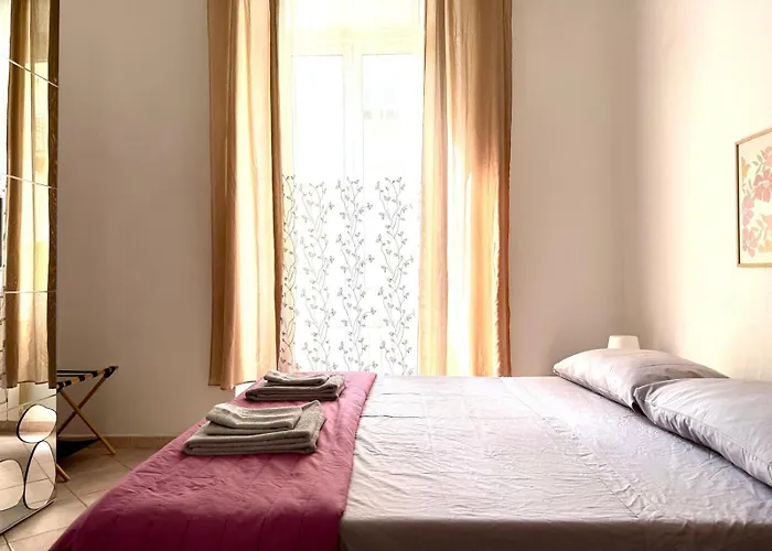 Per 5 Persone Su Scalinata Storica A 9 Minuti A Piedi Dalla Stazione E 12 Dal Centro - Vista Sui Tetti Della Citta - Zona Collinare Residenziale شقة *