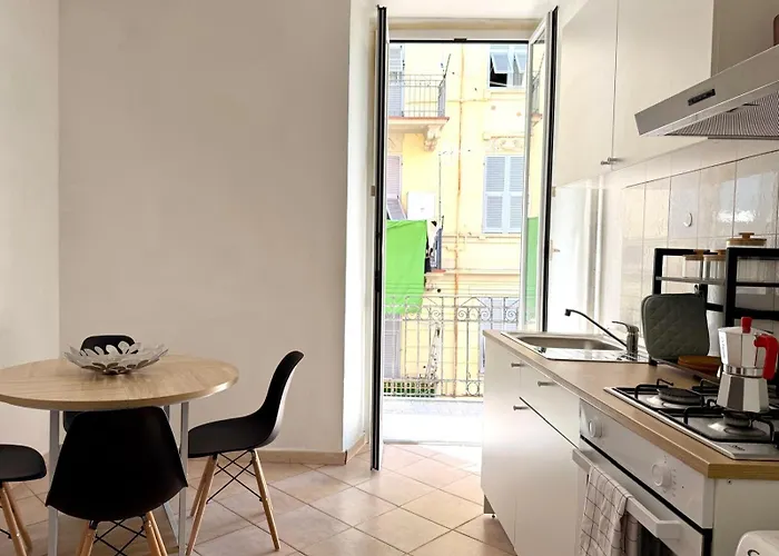 Per 5 Persone Su Scalinata Storica A 9 Minuti A Piedi Dalla Stazione E 12 Dal Centro - Vista Sui Tetti Della Citta - Zona Collinare Residenziale * La Spezia