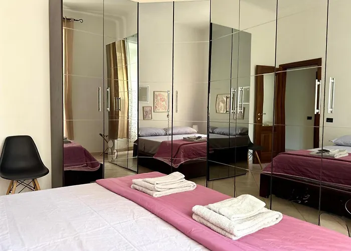 Apartamento Per 5 Persone Su Scalinata Storica A 9 Minuti A Piedi Dalla Stazione E 12 Dal Centro - Vista Sui Tetti Della Citta - Zona Collinare Residenziale