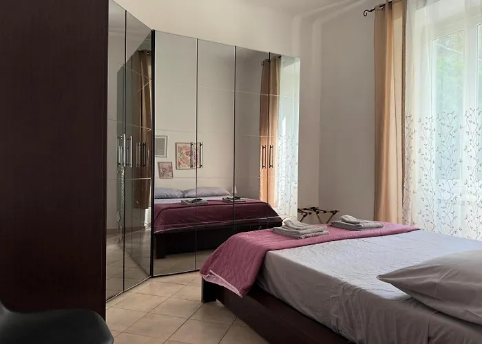 Per 5 Persone Su Scalinata Storica A 9 Minuti A Piedi Dalla Stazione E 12 Dal Centro - Vista Sui Tetti Della Citta - Zona Collinare Residenziale