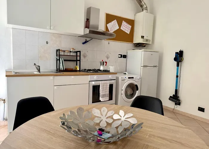 Per 5 Persone Su Scalinata Storica A 9 Minuti A Piedi Dalla Stazione E 12 Dal Centro - Vista Sui Tetti Della Citta - Zona Collinare Residenziale Apartamento