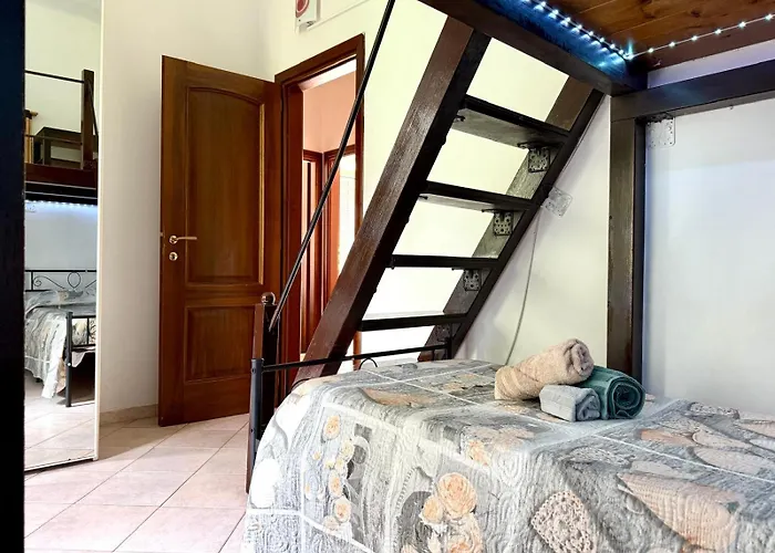 Per 5 Persone Su Scalinata Storica A 9 Minuti A Piedi Dalla Stazione E 12 Dal Centro - Vista Sui Tetti Della Citta - Zona Collinare Residenziale شقة لا سبيتسْيا