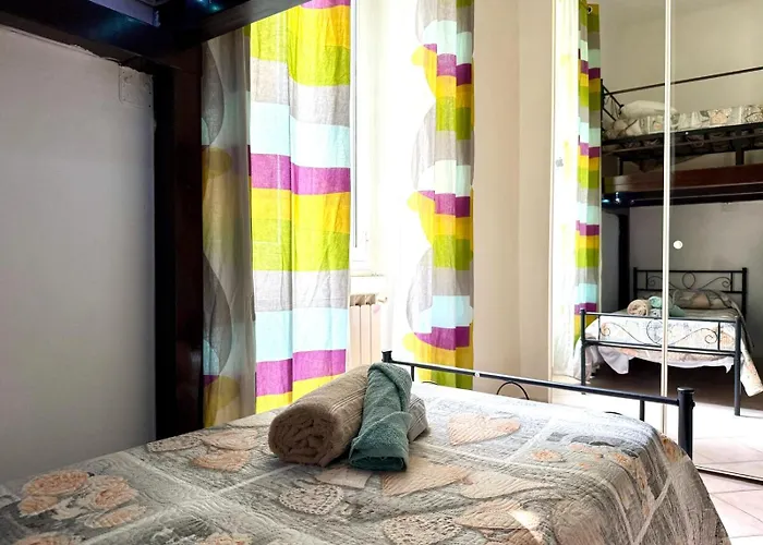 Per 5 Persone Su Scalinata Storica A 9 Minuti A Piedi Dalla Stazione E 12 Dal Centro - Vista Sui Tetti Della Citta - Zona Collinare Residenziale شقة لا سبيتسْيا